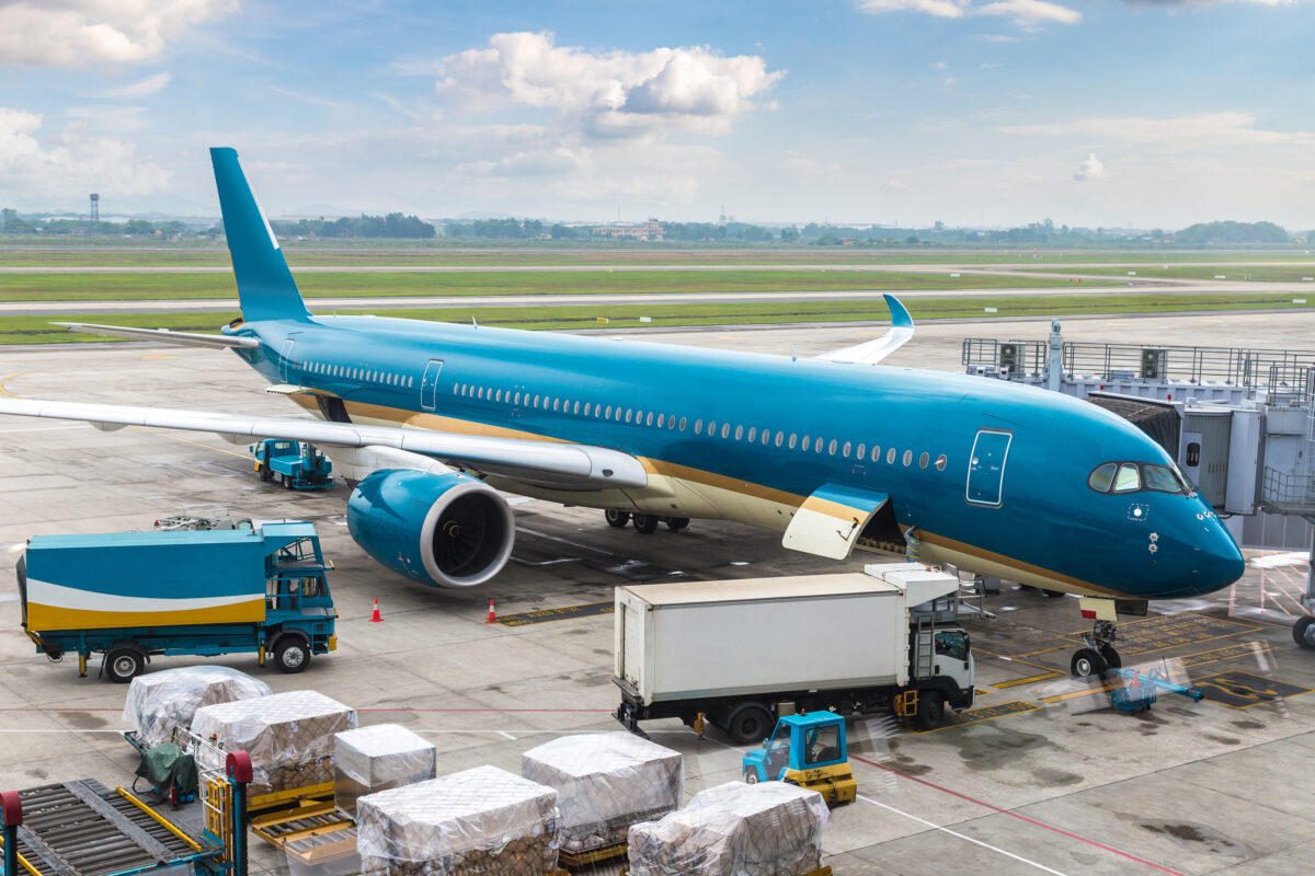 airplane-hong-kong-international-airport-1200x800.jpg